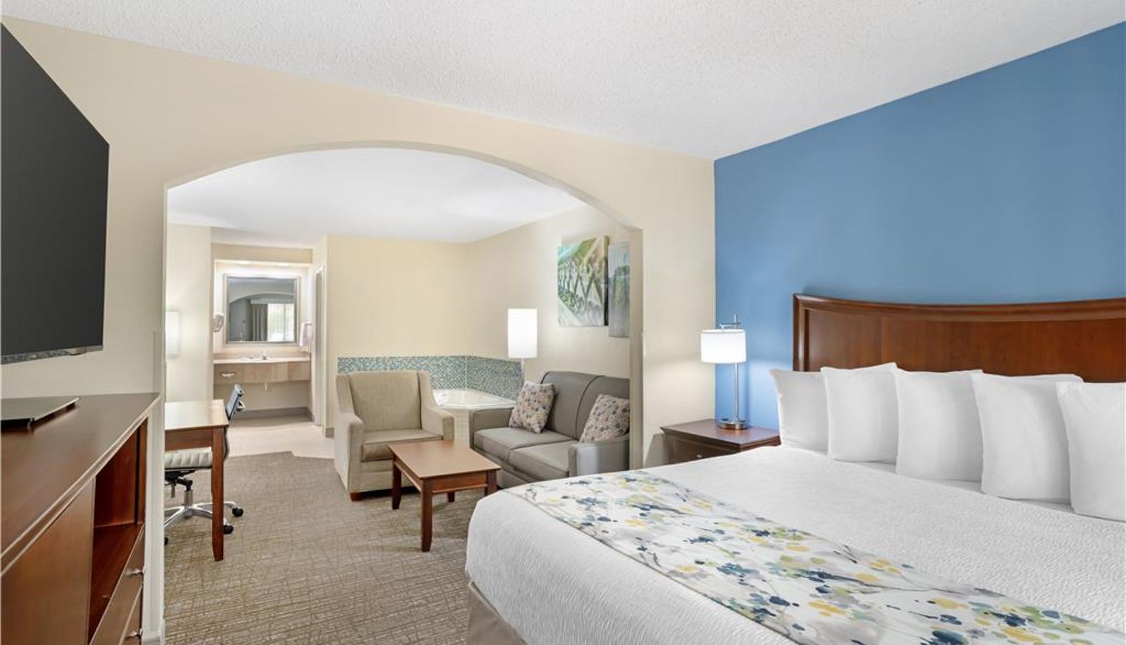 Camera - Best Western Inn & Suites - Monroe