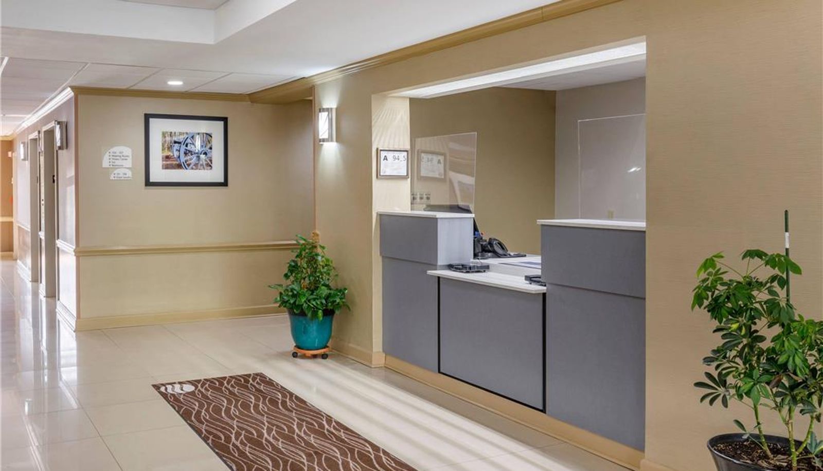 Hall - Comfort Inn Greensboro - Kernersville