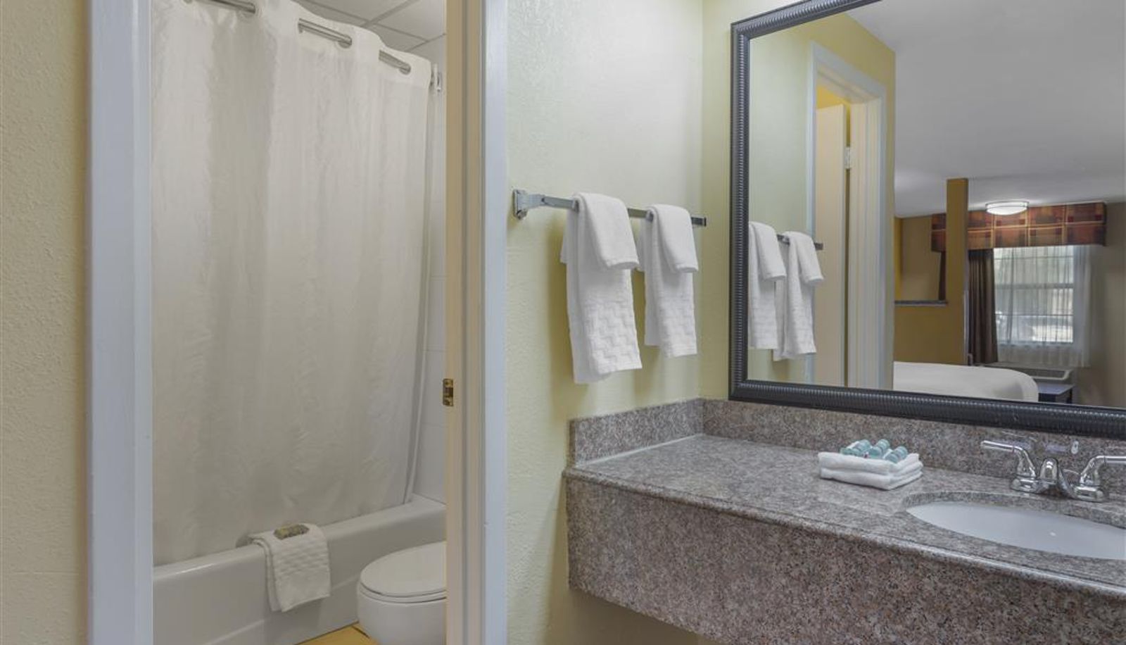 Room - Best Western Benton Inn
