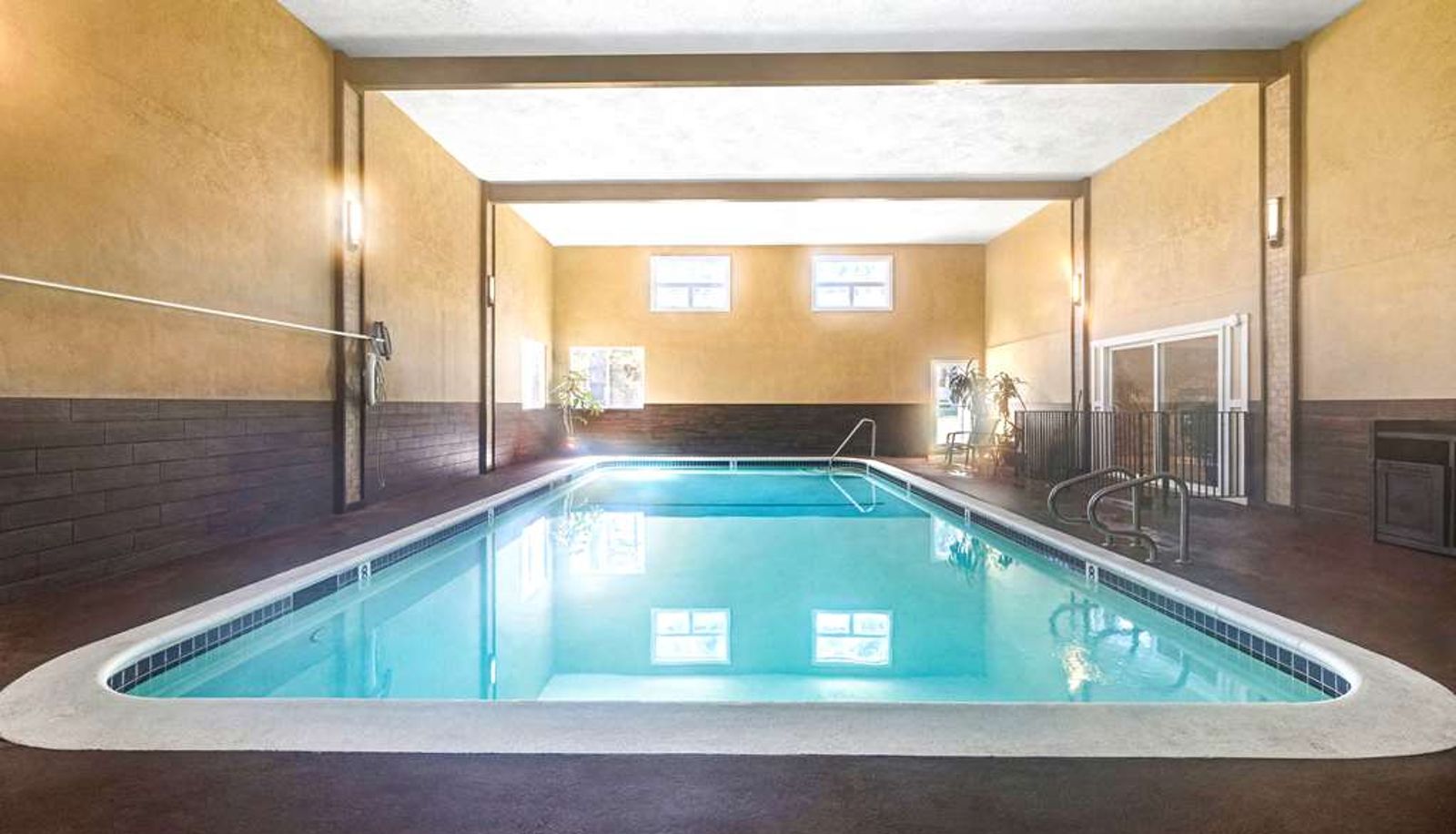 Pool - Best Western Vista Manor Lodge