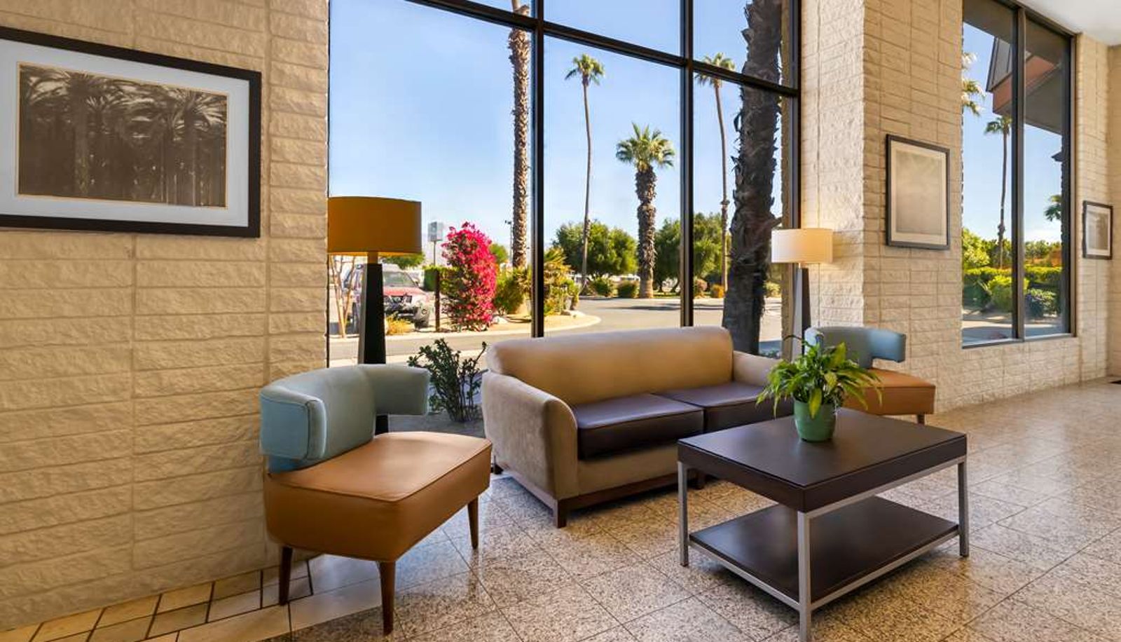 Hall - Best Western Date Tree Hotel