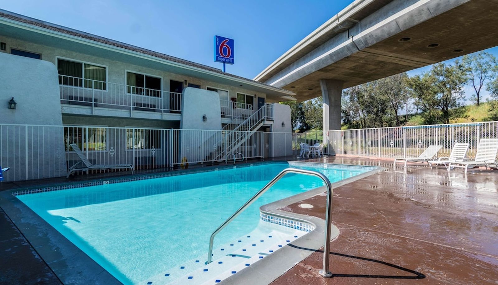 Pool - MOTEL 6 REDLANDS CA