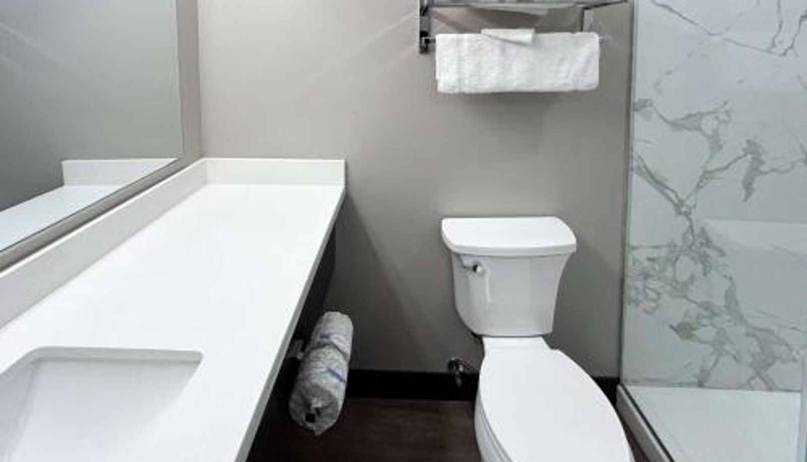 Bathroom - CA West Studio 6 Corona
