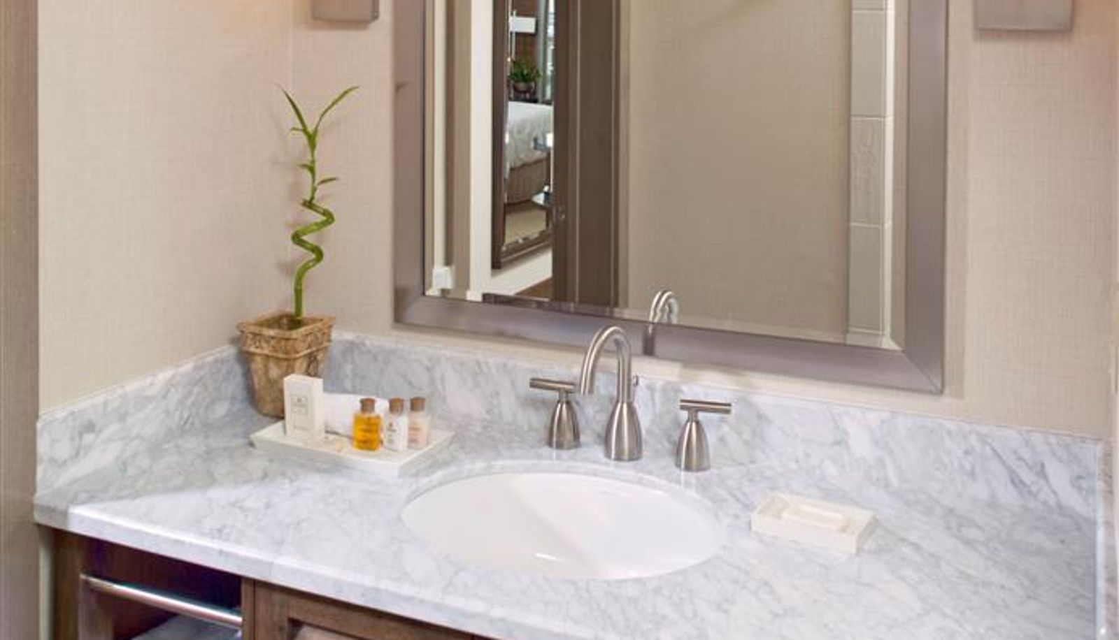 Room - Best Western Plus Island Palms Hotel & Marina
