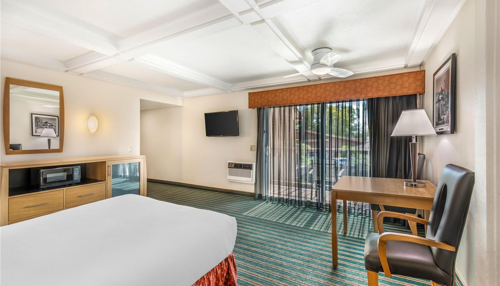 Room - Best Western Pine Tree Motel
