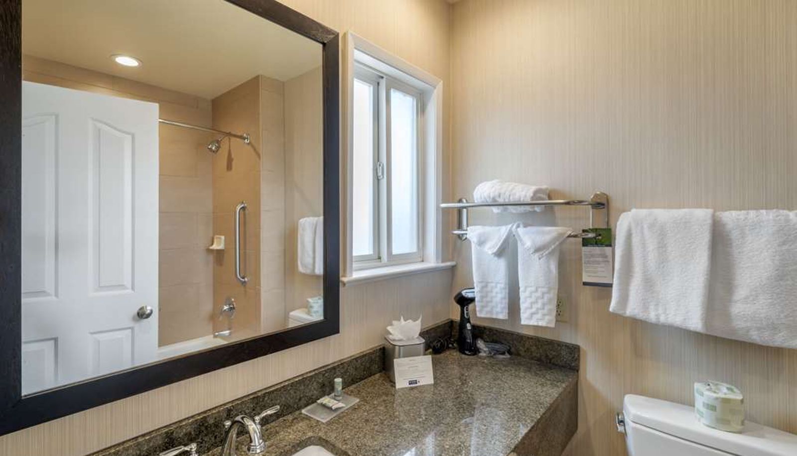 Room - Best Western at Ventura Pier