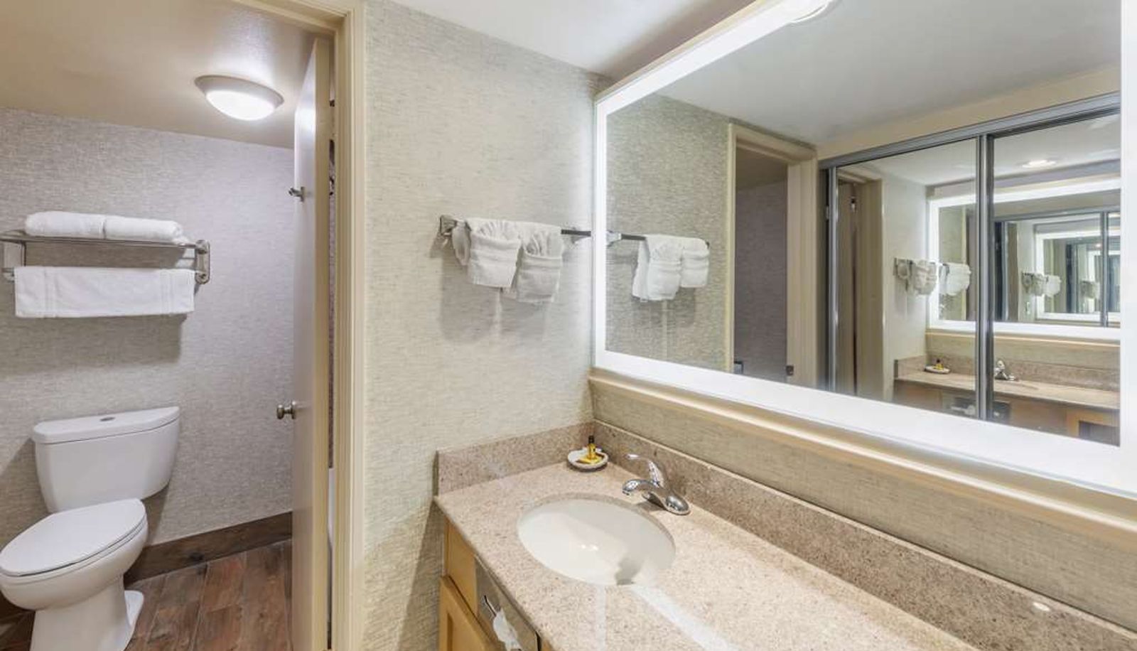 Room - Best Western Plus Hill House