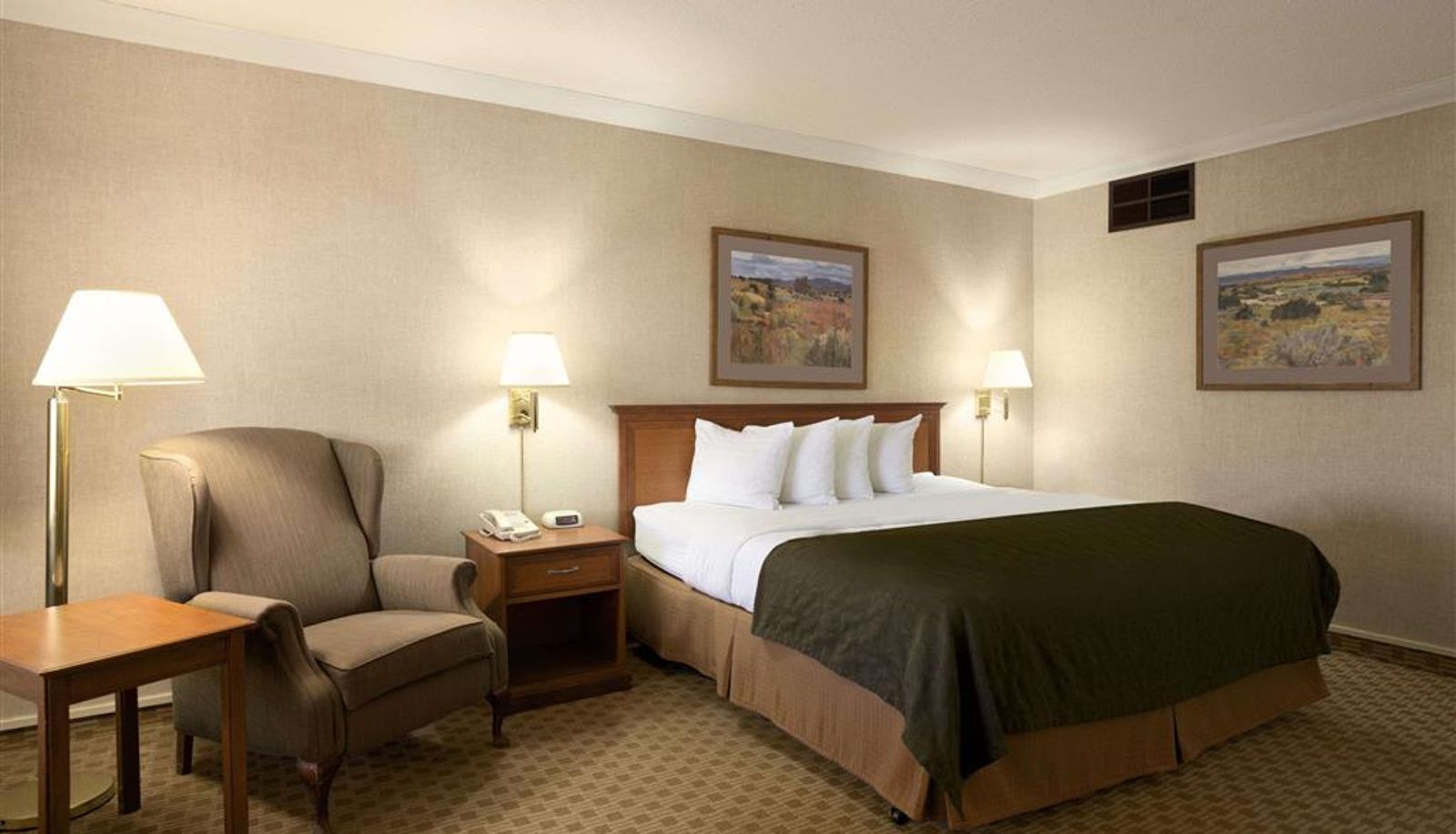 Zimmer - Days Inn & Suites by Wyndham Trinidad
