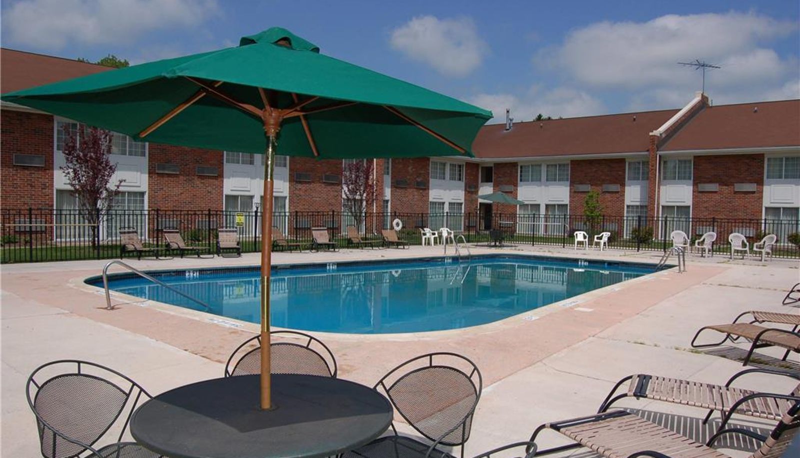 Pool - Rodeway Inn & Suites East Windsor