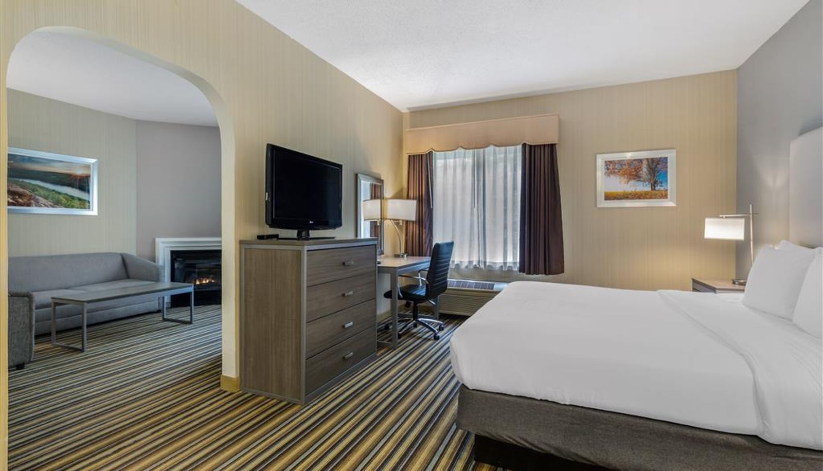 Room - Best Western Plus New England Inn & Suites