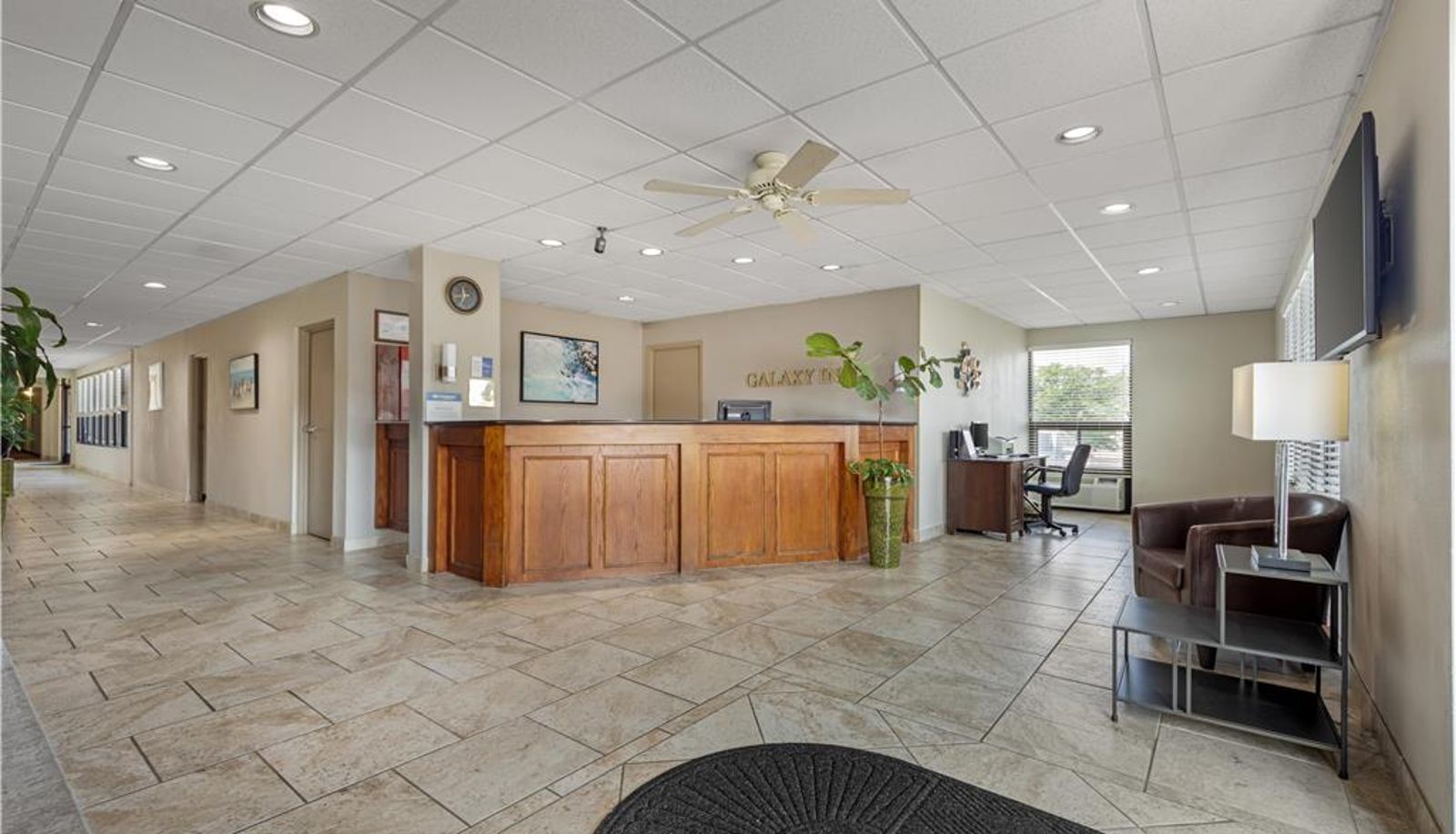 Hall - Best Western Galaxy Inn