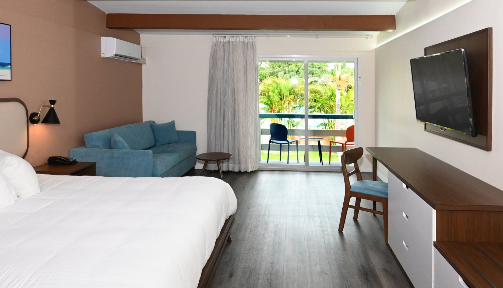 Habitación - Golden Host Resort