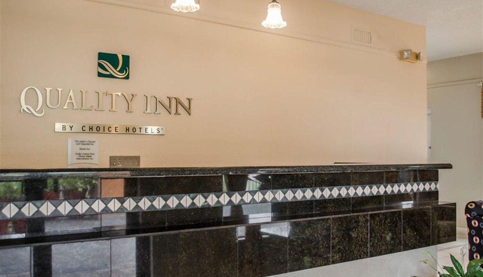 Hall - Quality Inn near Manatee Springs State Park