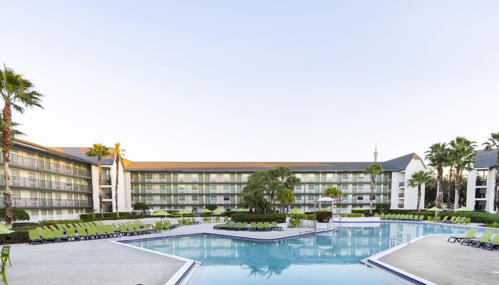 Piscina - Avanti International Resort