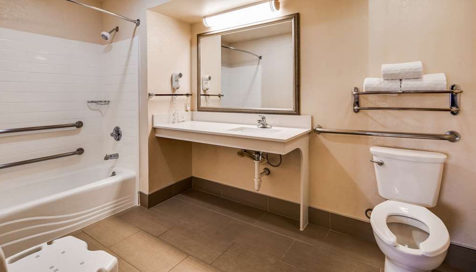 Zimmer - Best Western Inn & Suites of Macon