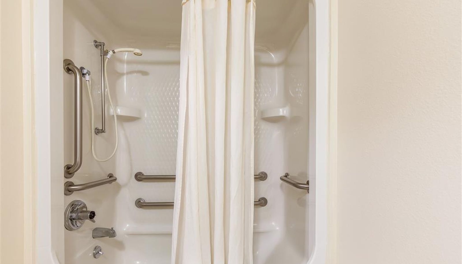 Room - Econo Lodge Inn & Suites Fairview Heights - St. Louis