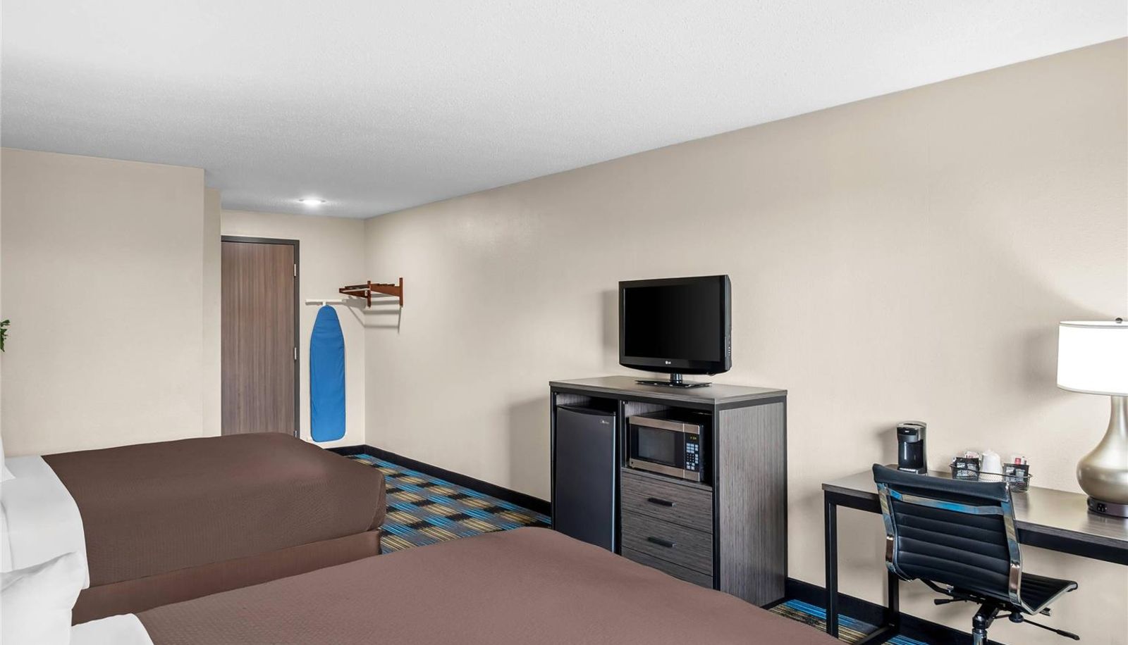 Room - Rodeway Inn Grandville - Grand Rapids