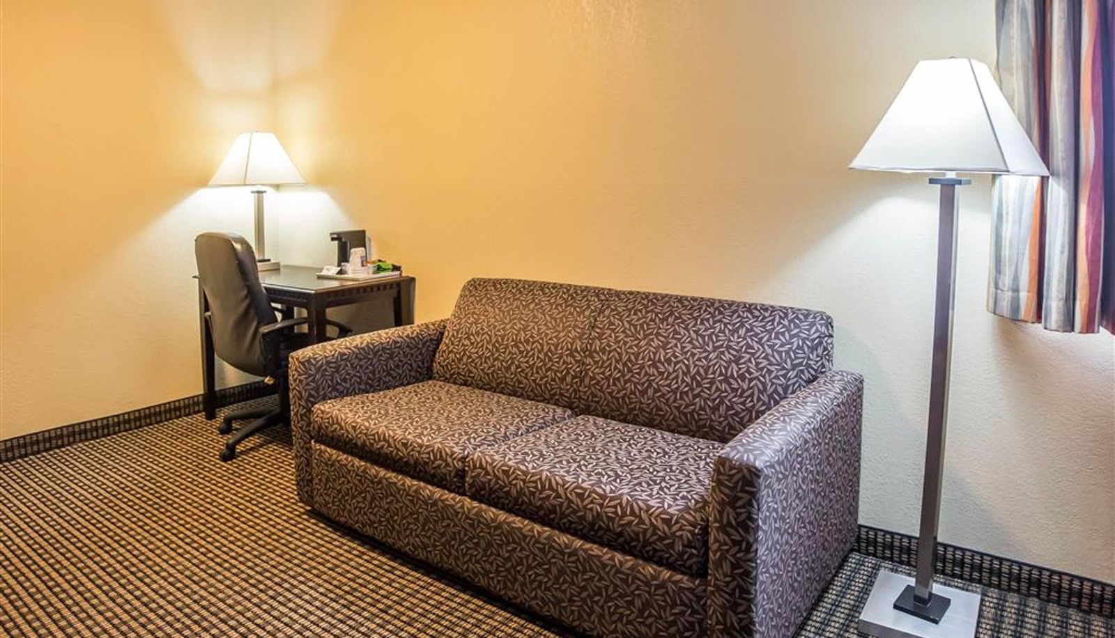 Room - Econo Lodge Inn & Suites Monroe