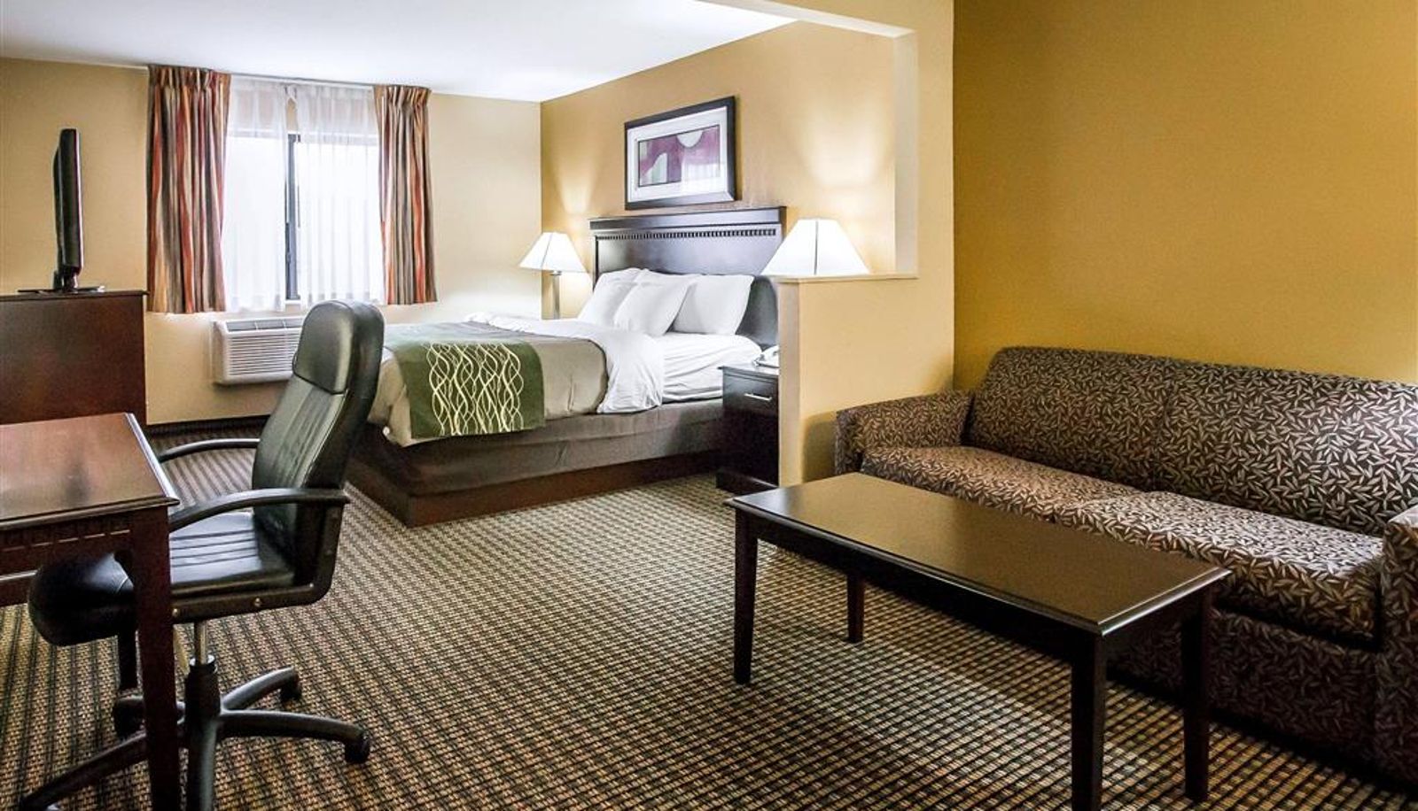 Room - Econo Lodge Inn & Suites Monroe