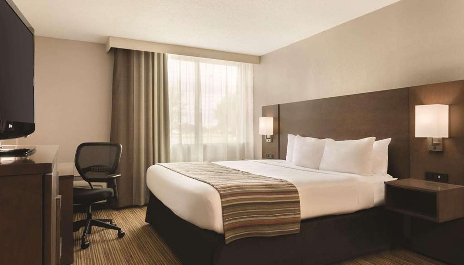 Zimmer - Country Inn & Suites by Radisson Fergus Falls MN