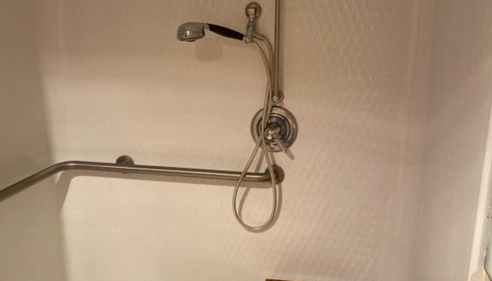 Habitación - Collins Inn and Suites
