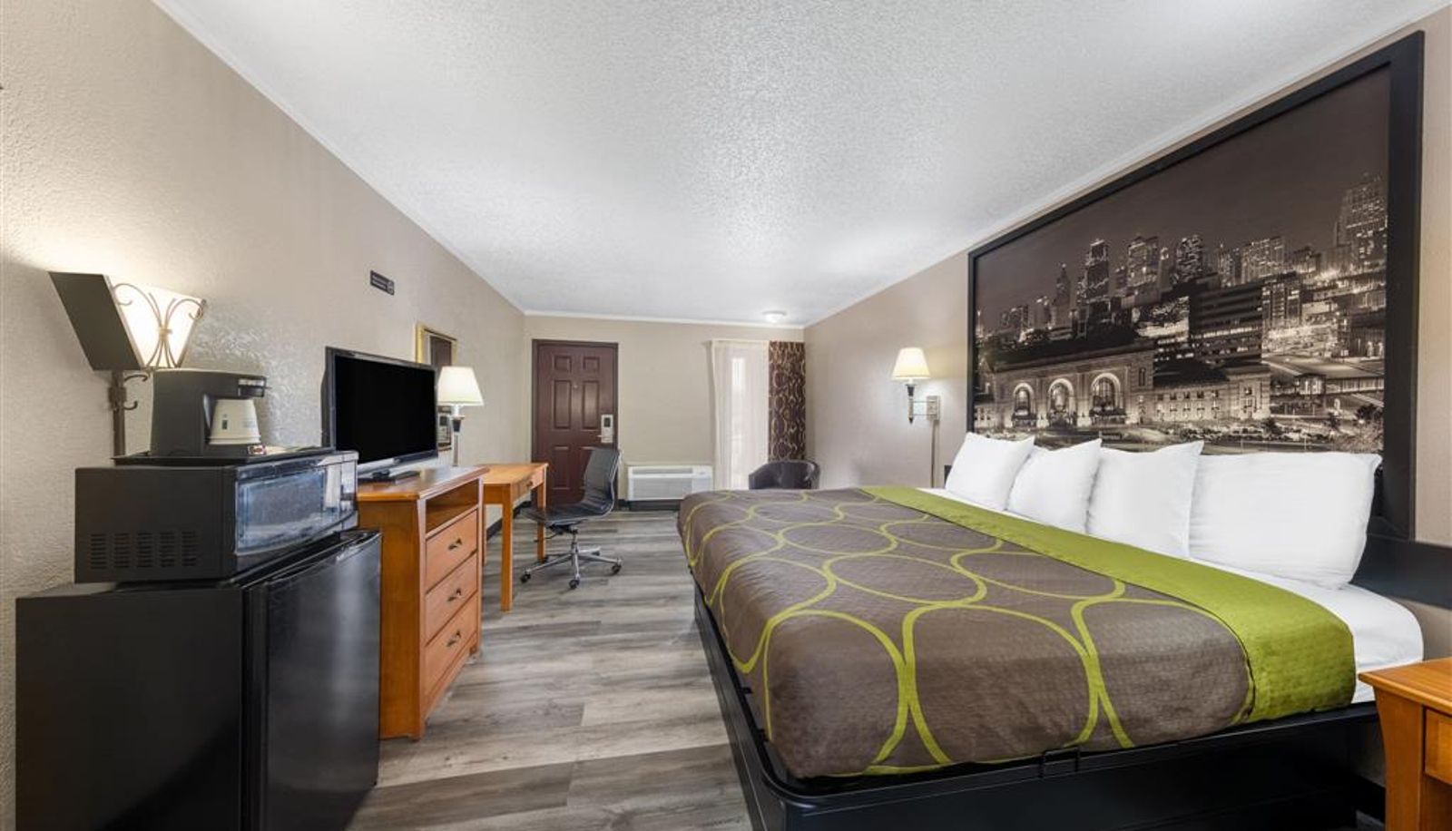 Room - Super 8 by Wyndham Kansas City Airport North