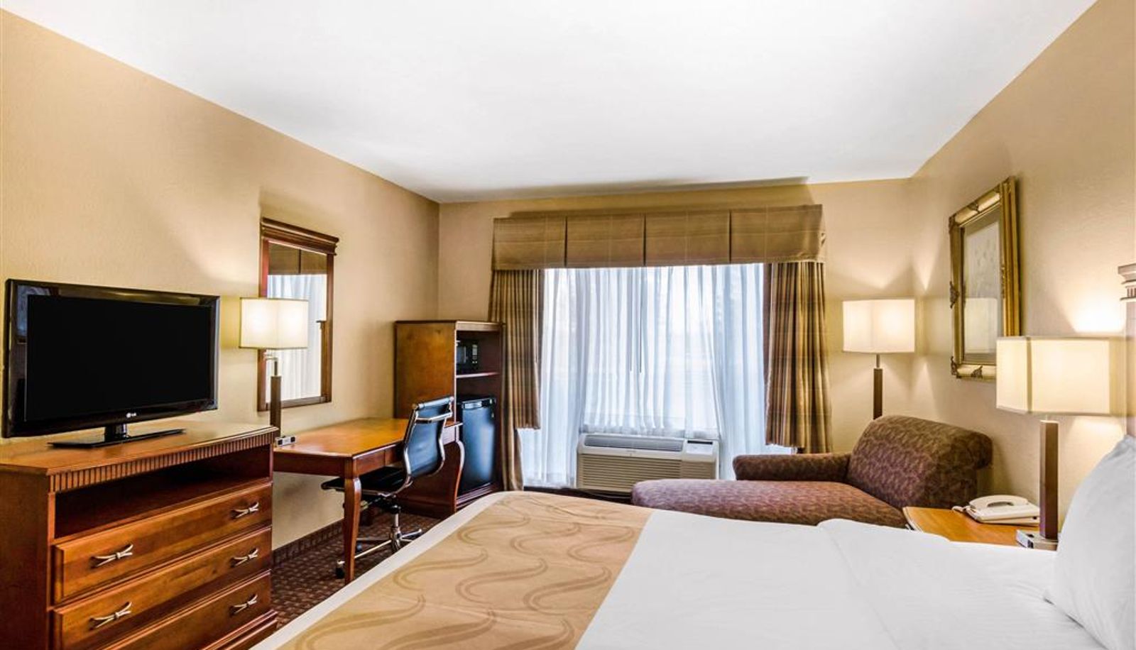 Camera - Quality Inn & Suites