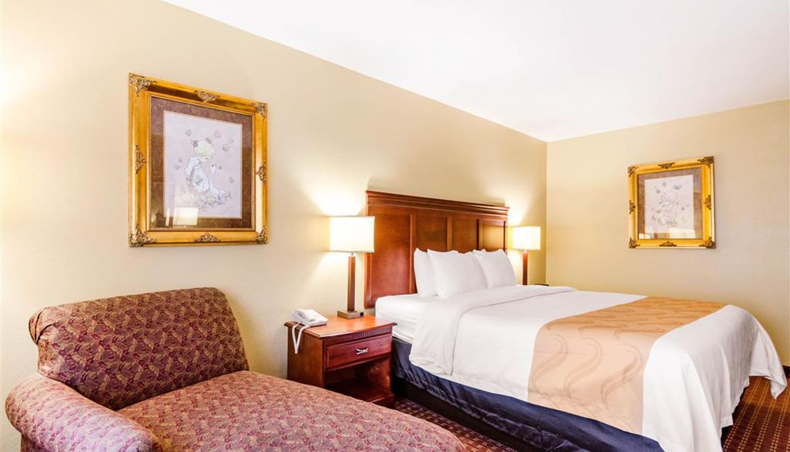Camera - Quality Inn & Suites