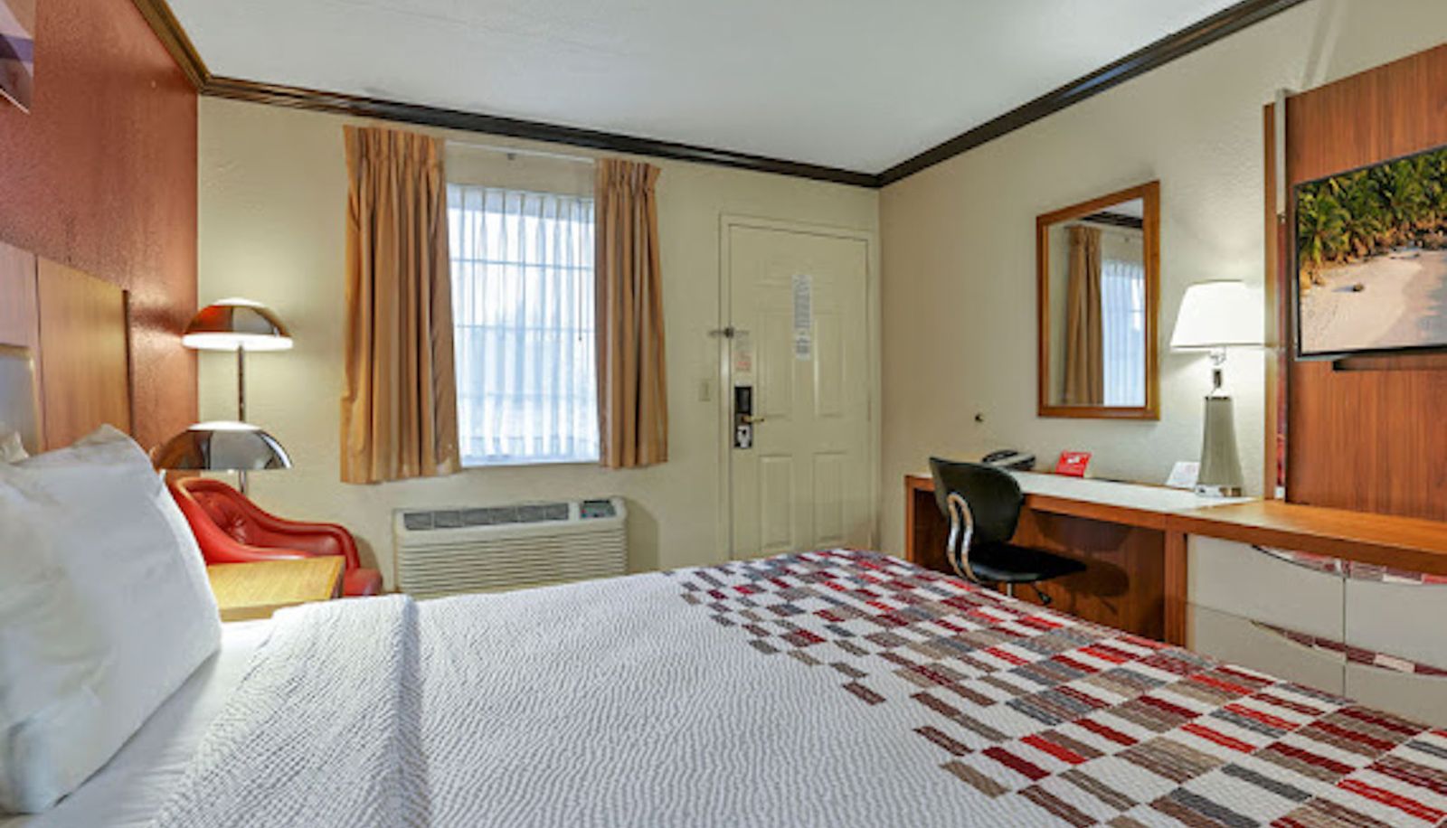 Camera - Red Roof Inn Uhrichsville
