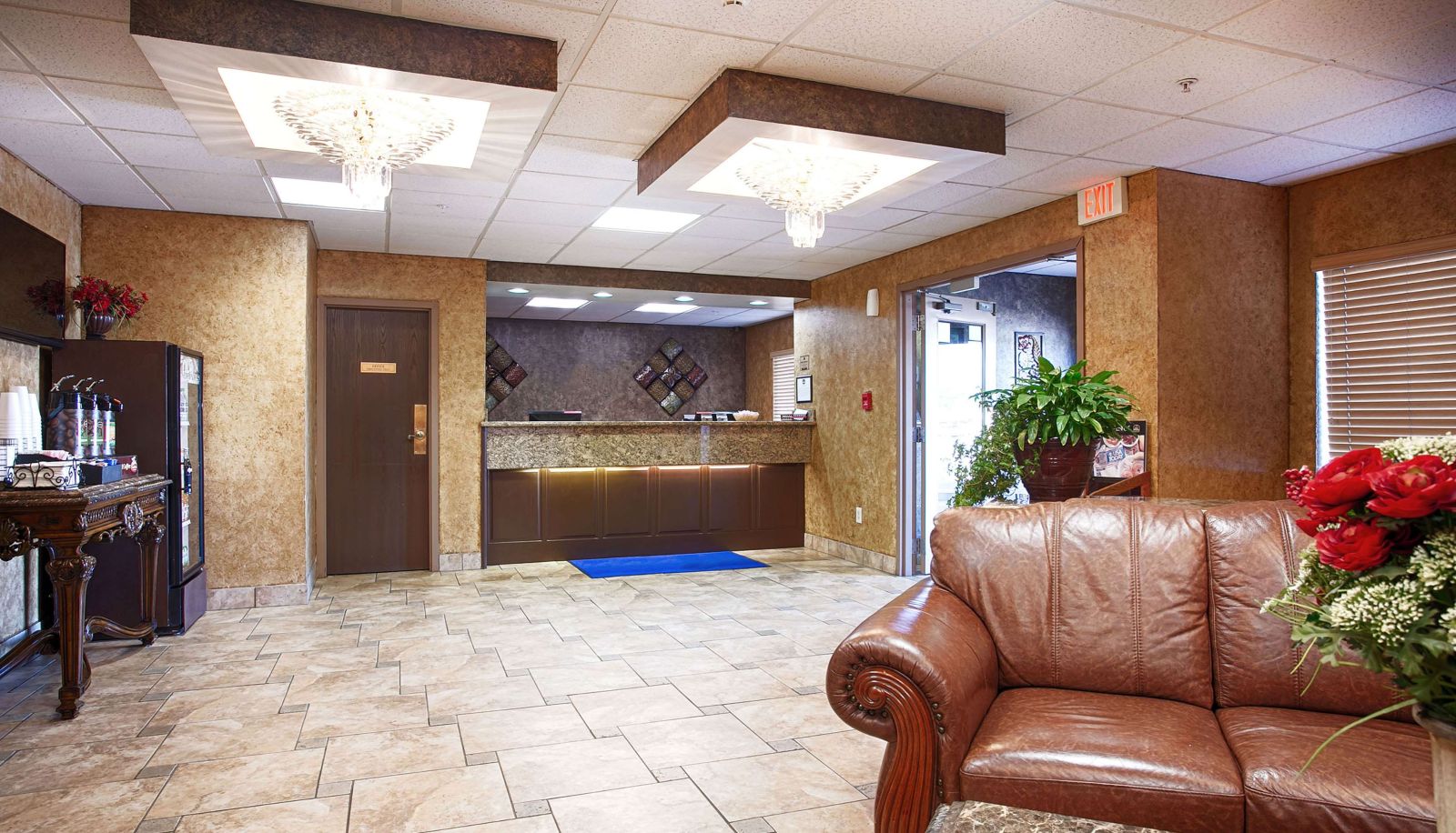Hall - Magnuson Hotel Sand Springs