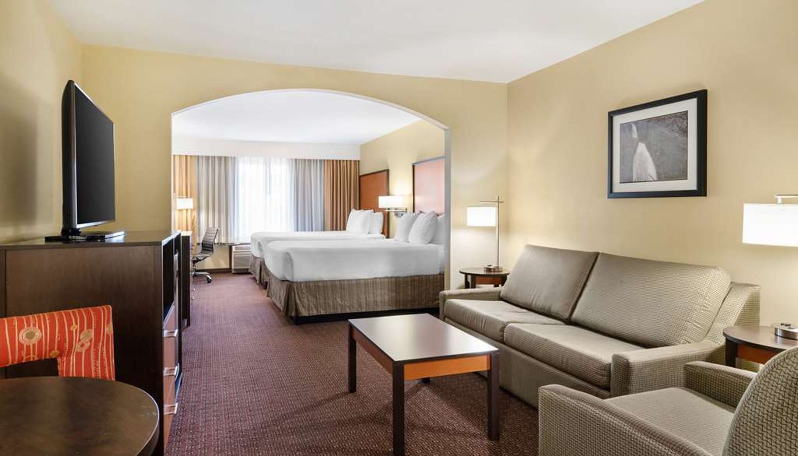 Room - Best Western Cascade Inn & Suites