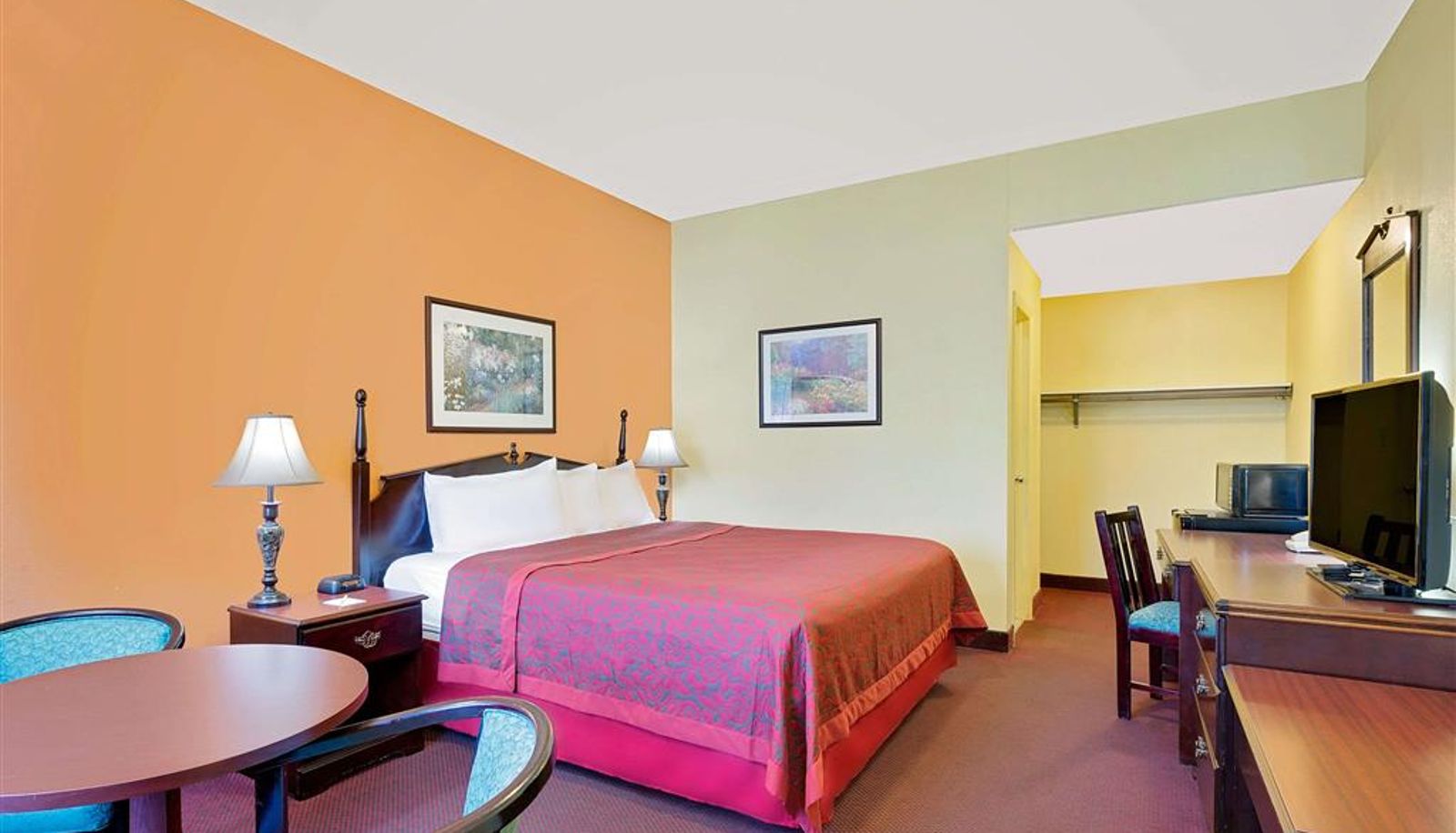 Zimmer - Days Inn by Wyndham Waynesboro