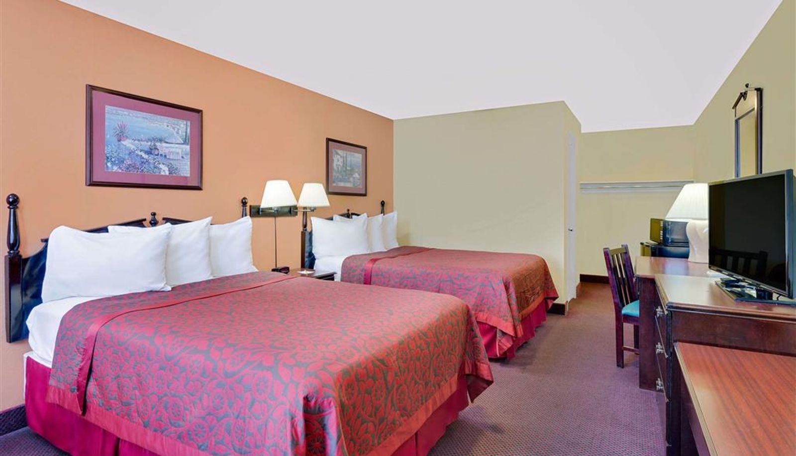 Zimmer - Days Inn by Wyndham Waynesboro