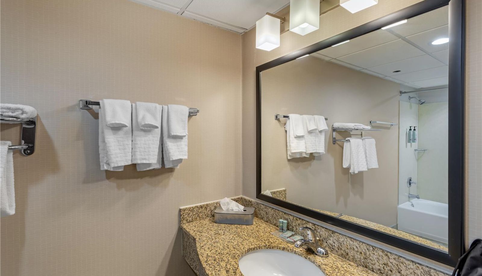 Camera - Best Western Hunt's Landing Hotel Matamoras/Milford