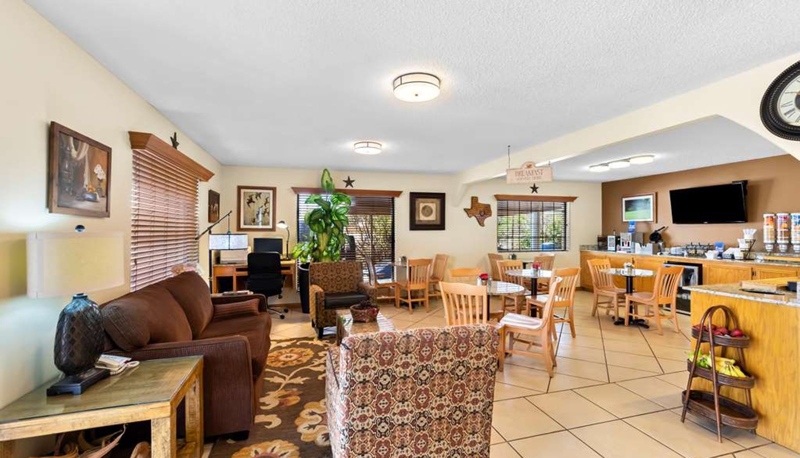 Hall - Best Western Llano