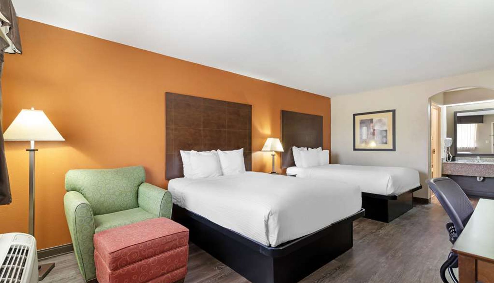 Room - Best Western Inn & Suites