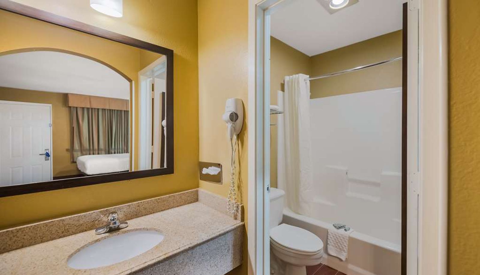 Quadrupla - EOD SureStay Hotel by Best Western Mt Pleasant