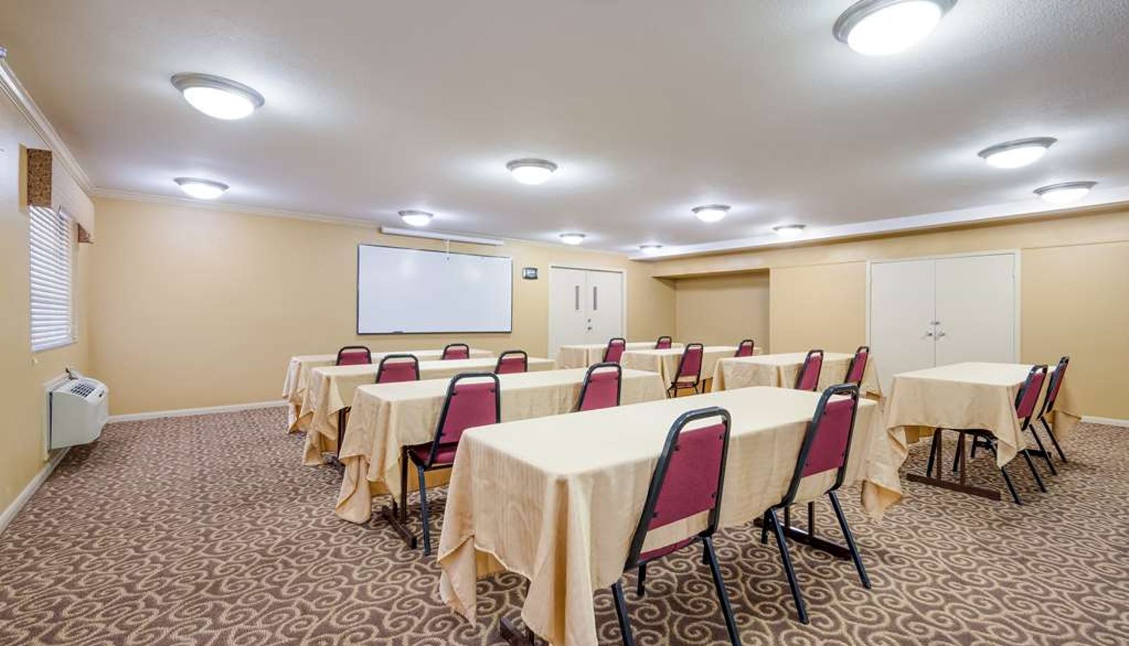 Conference room - SureStay by Best Western Deer Park