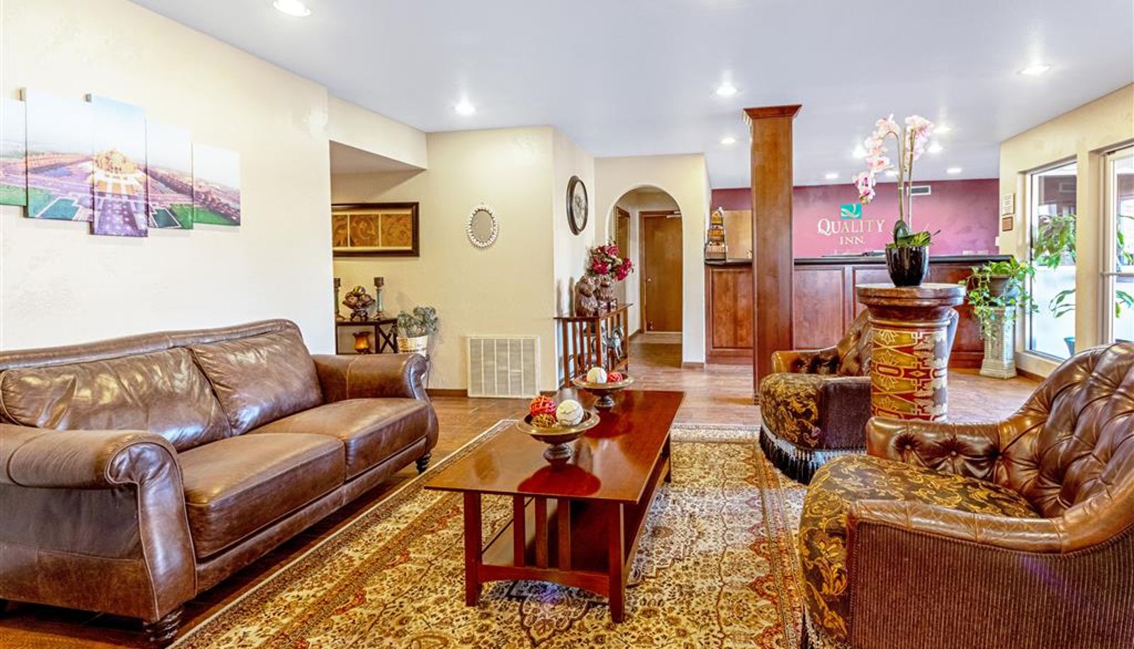 Hall - QUALITY INN