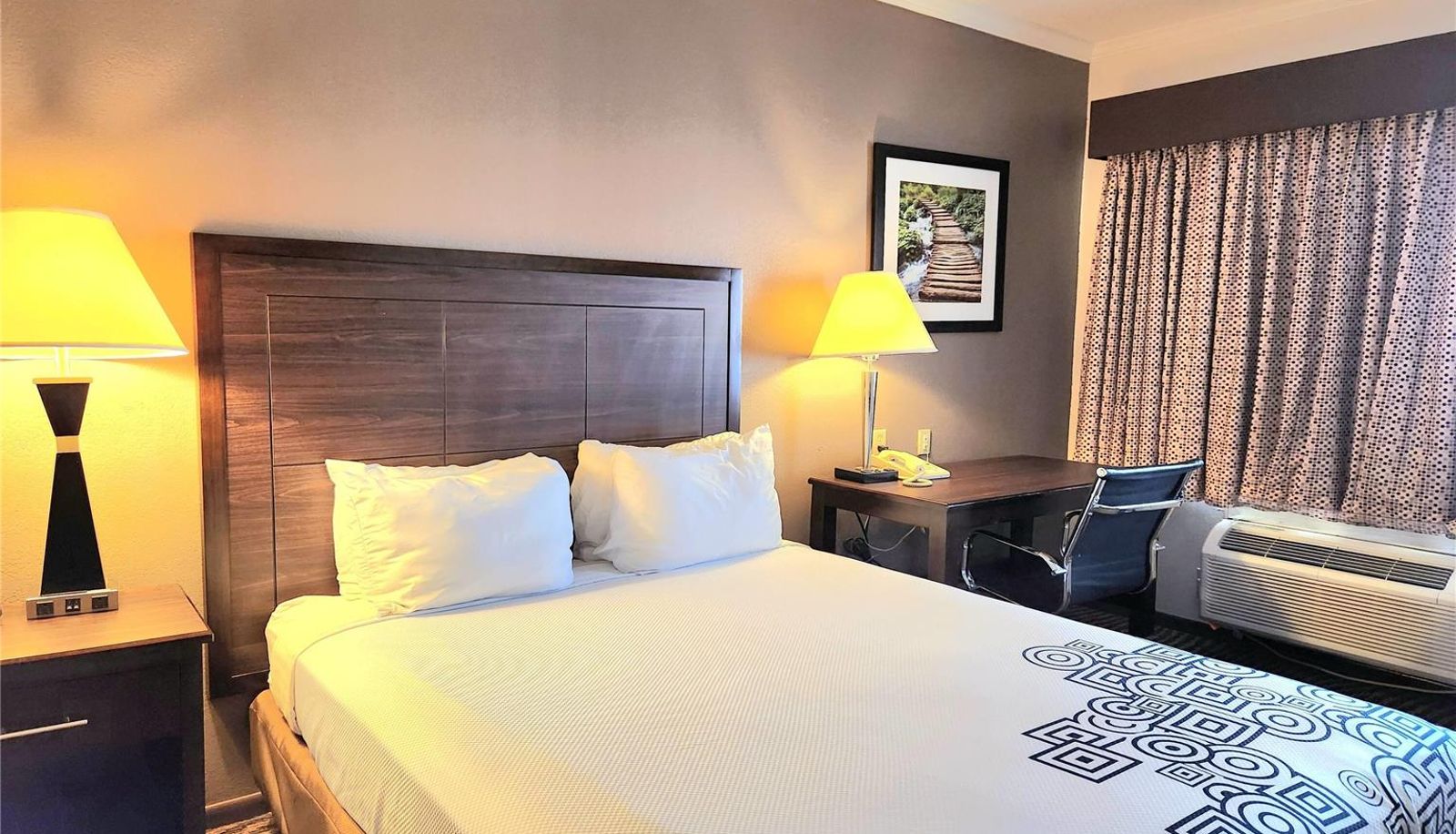 Camera - Days Inn by Wyndham Navasota