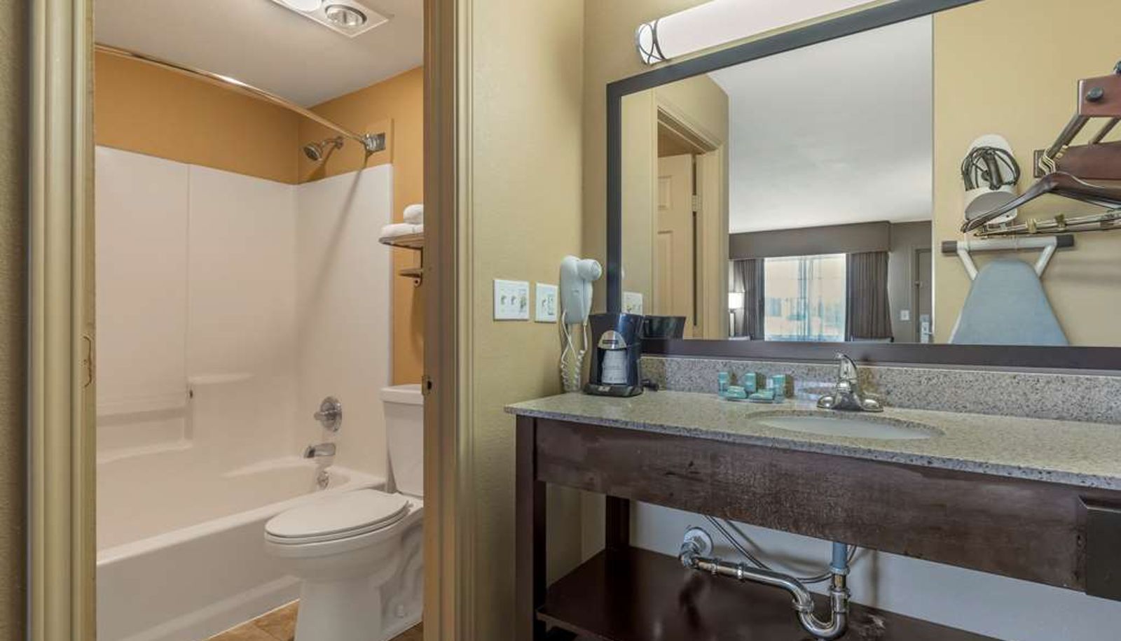 Camera - Best Western Taylor Inn