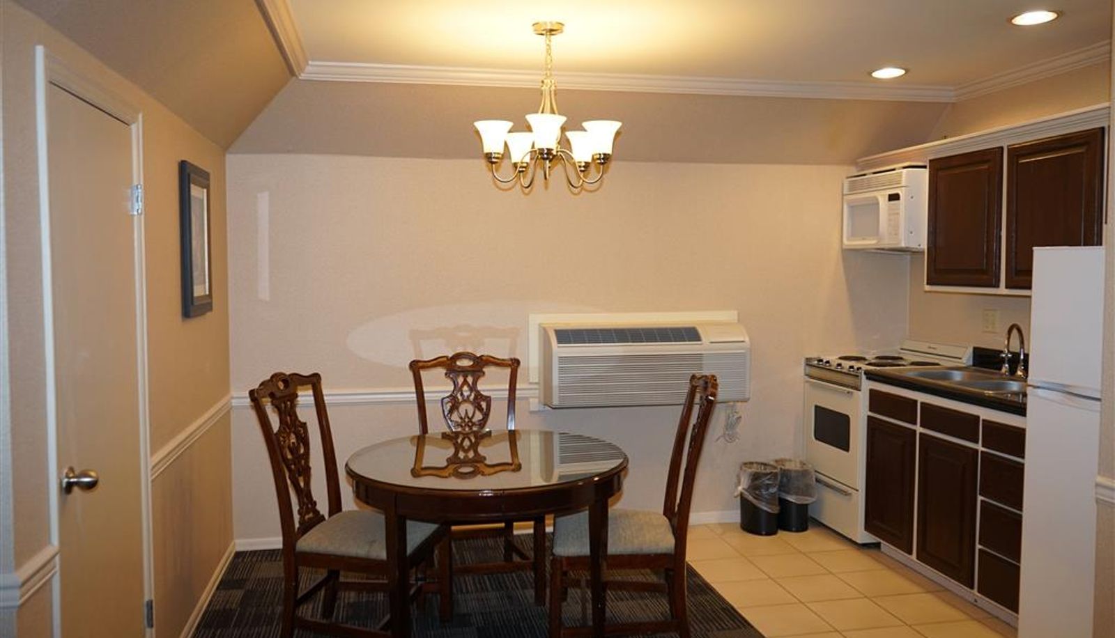 Room - Wingate by Wyndham Bellingham Heritage Inn
