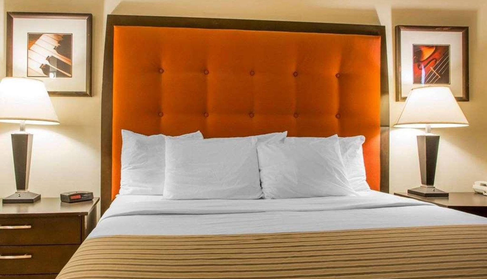 Apartment - Econo Lodge  Inn & Suites