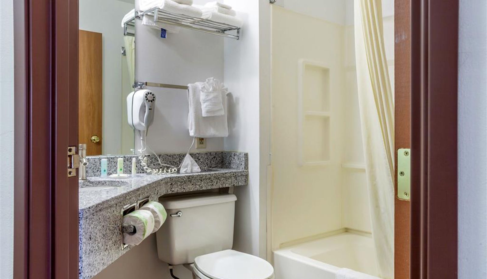 Room - Quality Inn & Suites Prairie Du Chien