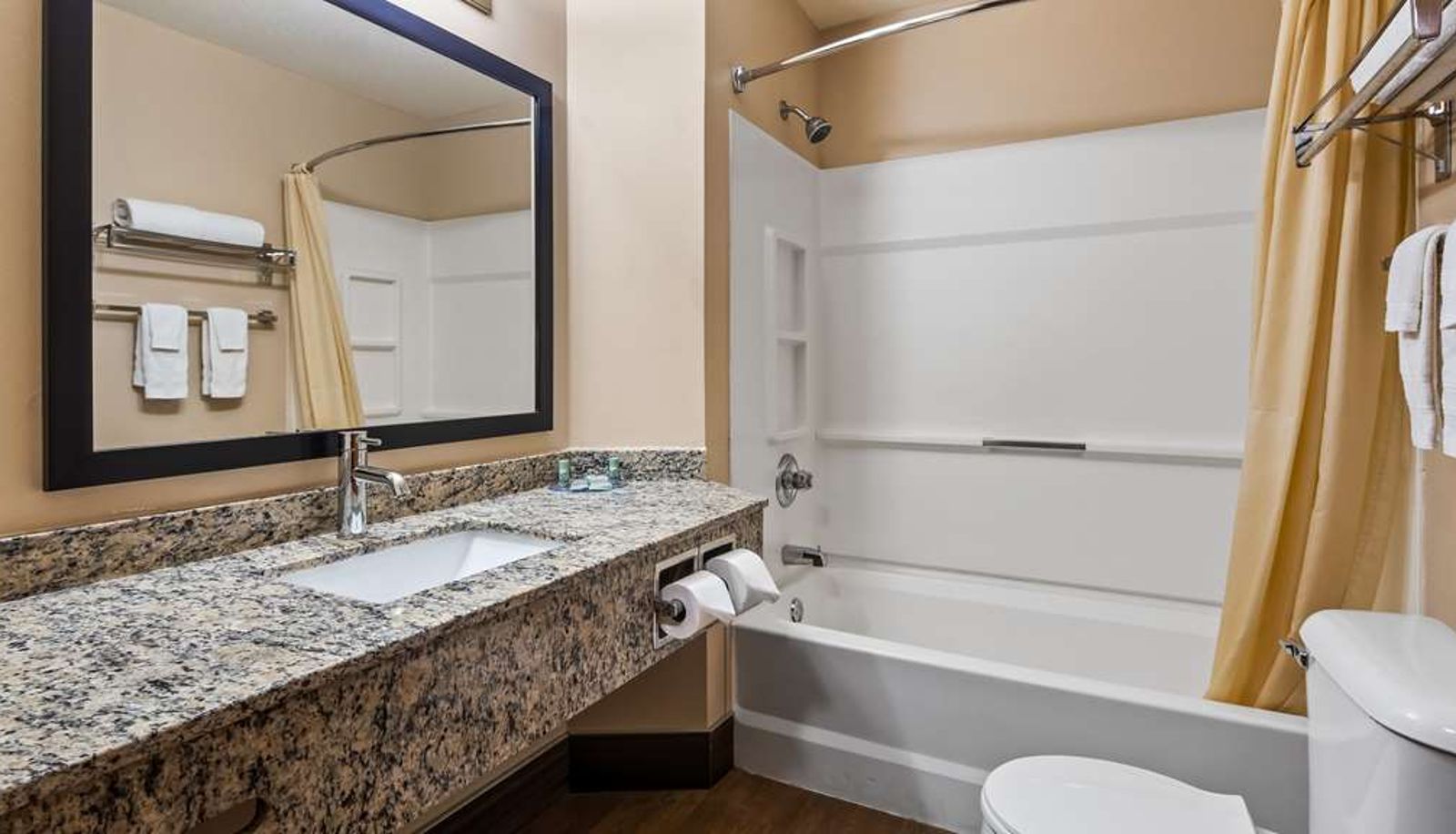 Room - Best Western Dodgeville Inn & Suites