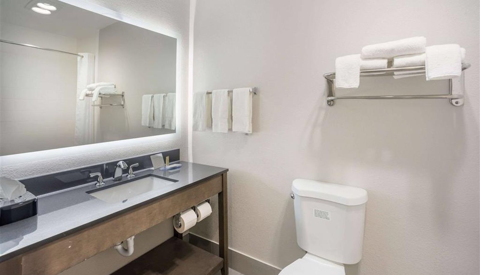 Zimmer - AmericInn by Wyndham Green Bay Near Stadium