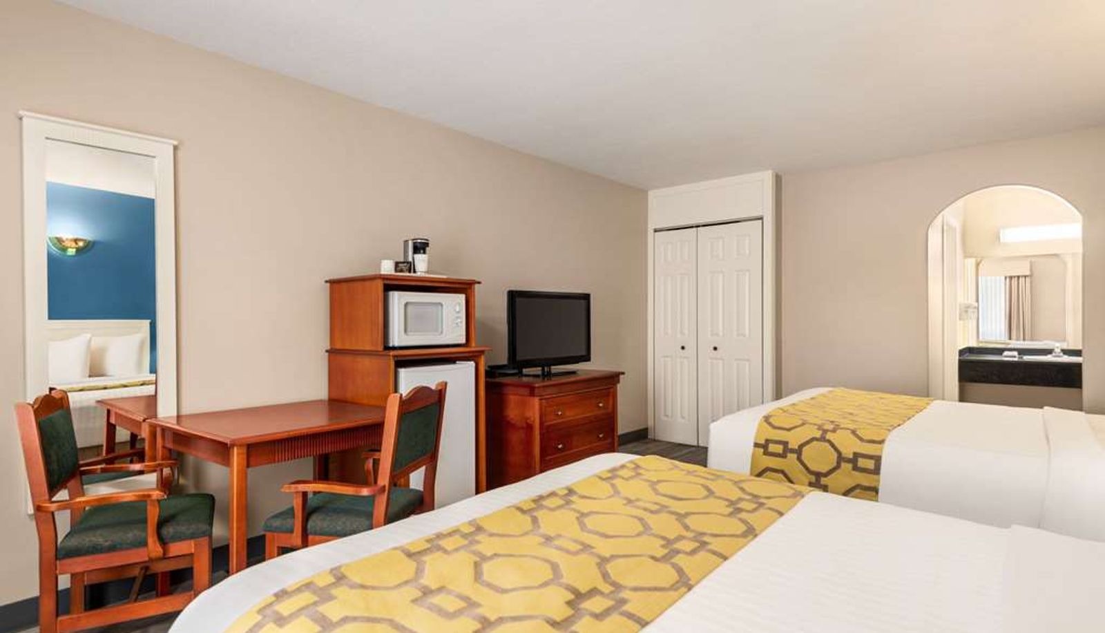 Room - Baymont by Wyndham Hinton