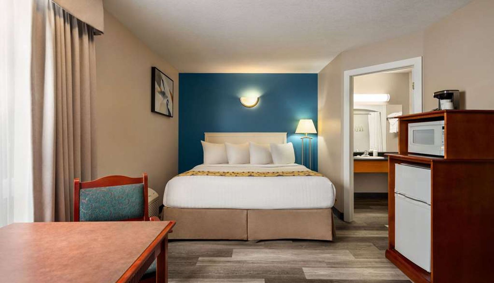 Room - Baymont by Wyndham Hinton