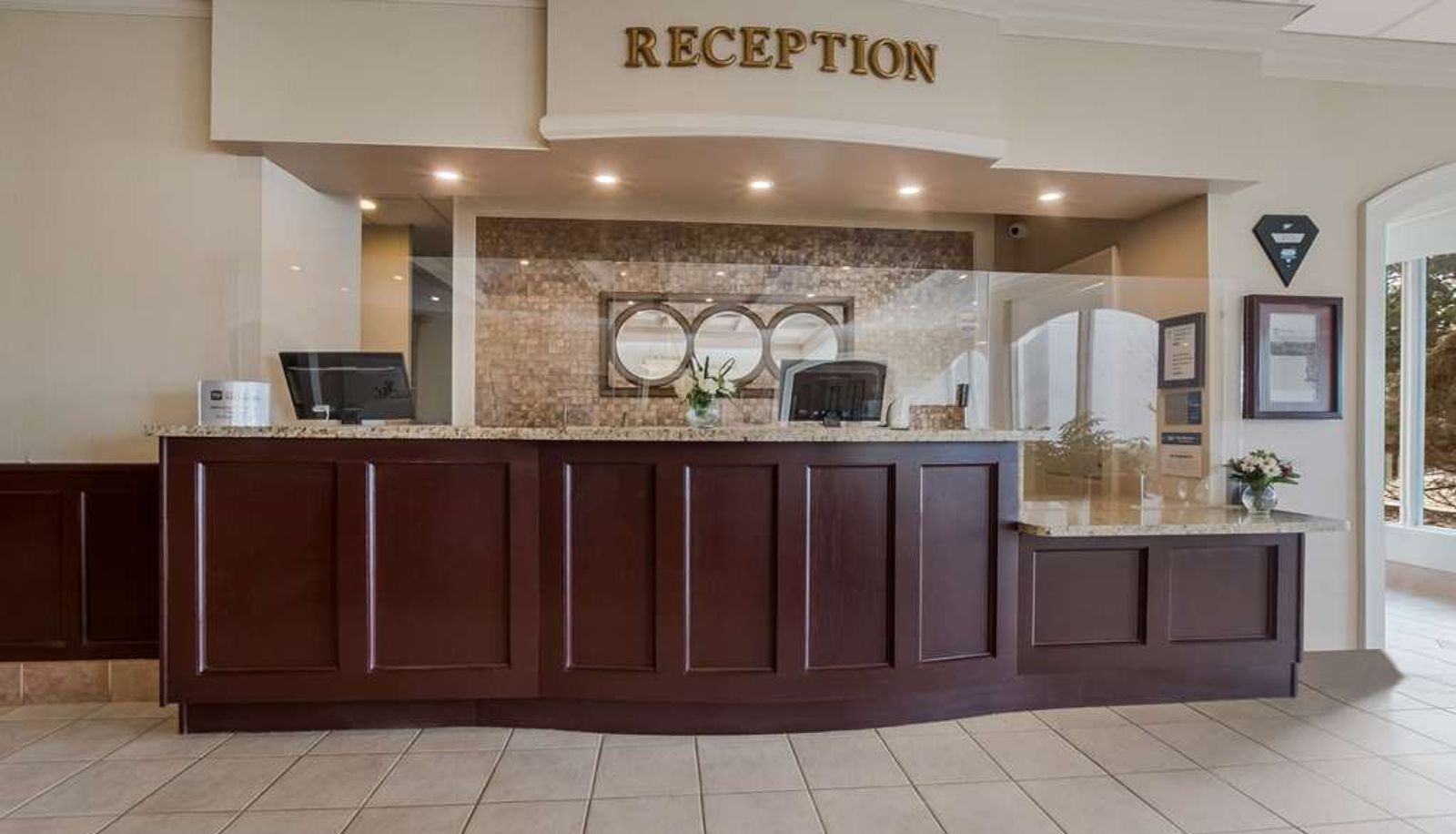 Lobby - Best Western Brantford Hotel and Conference Centre
