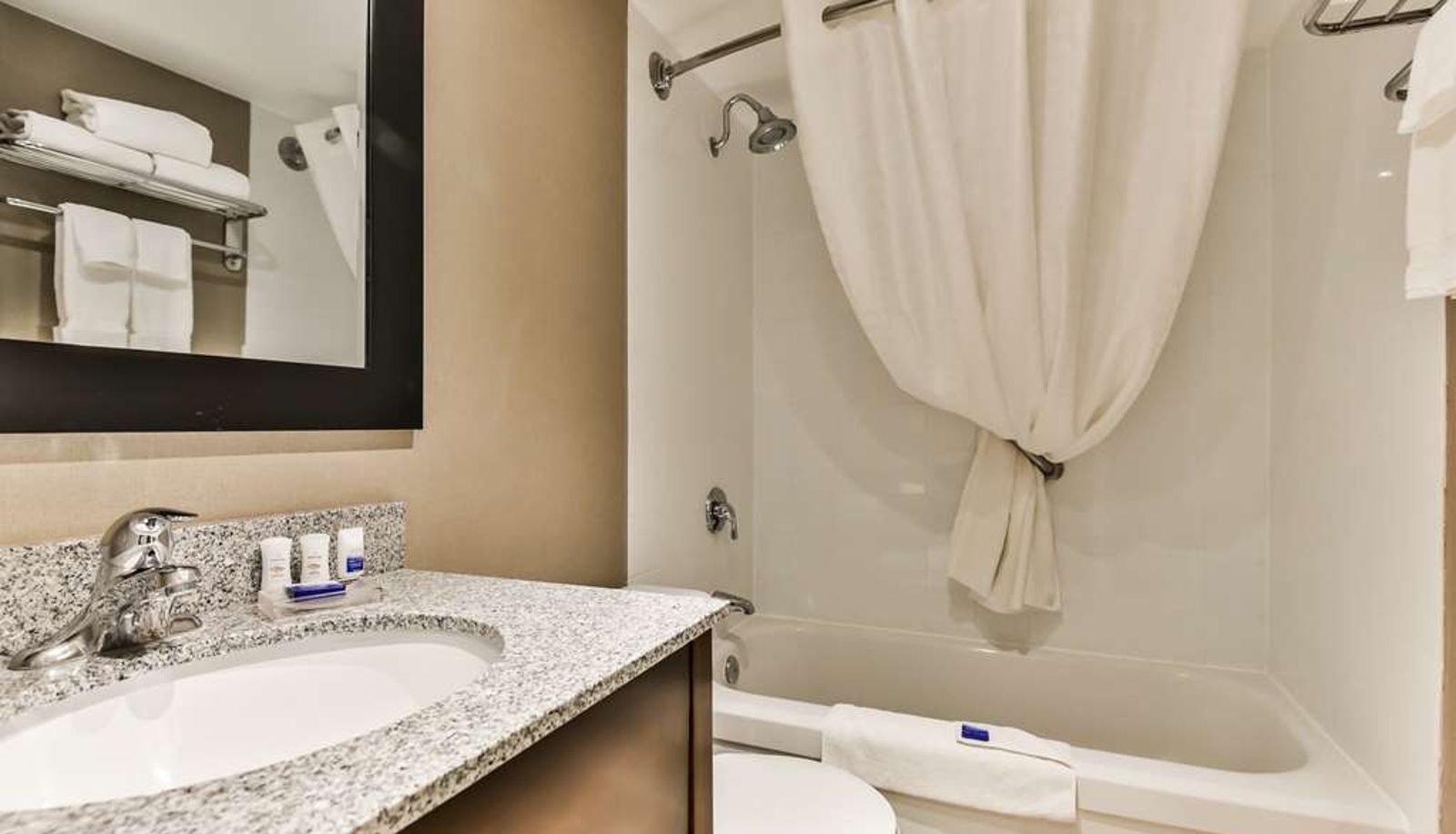 Zimmer - Best Western Plus Cambridge Hotel
